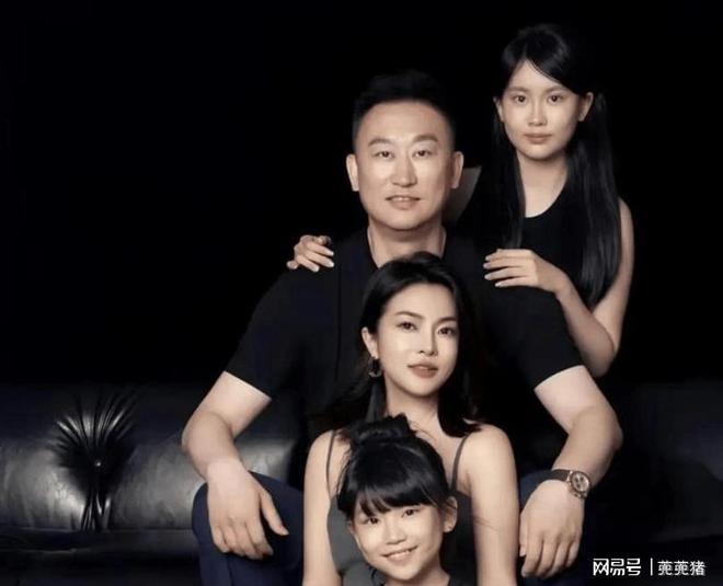升级青岛队主帅私生活引关注。澳门新葡京入口刘维伟离婚风波(图2)