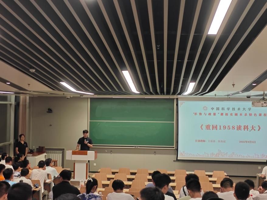 院面向本科新生开展沉浸式形势与政策课澳门新葡京app计算机科学与技术学(图3) 院面向本科新生开展沉浸式形势与政策课澳门新葡京app计算机科学与技术学(图3)